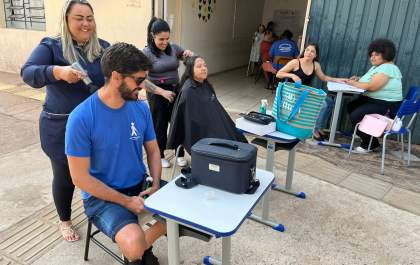 Atendidos pelo Instituto para Cegos ganham dia de beleza e cuidados