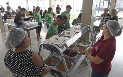 Processo seletivo tem vagas para agentes de limpeza e merenda em MS