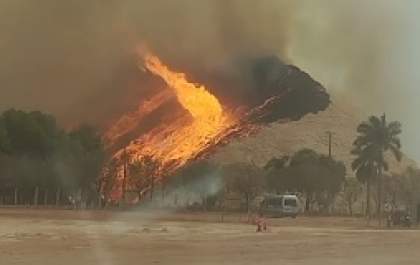 Incêndio em montanha de bagaço de cana em usina de Guararapes mobiliza bombeiros