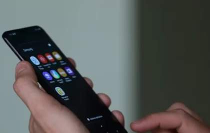 Senacon notifica empresas por possível pré-instalação de apps de apostas em celulares