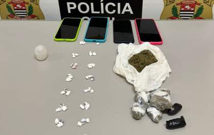 Casal é preso e filha adolescente apreendida em operação contra o tráfico de drogas em Gastão Vidigal