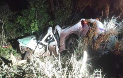 Em acidente na BR-262, ocupante de picape morre e seu acompanhante é resgatado em estado grave