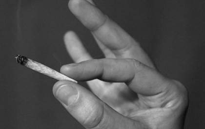 Preso em saída temporária é flagrado com cigarro de maconha