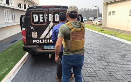 Policiais civis cumprem mandado de prisão contra acusado de estuprar enteadas