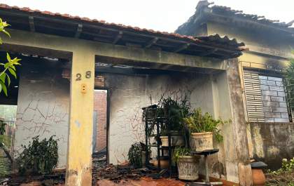 Casa incendiada em Araçatuba deverá ser demolida