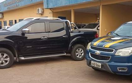 PRF recupera caminhonete roubada com placas falsas em Bataguassu