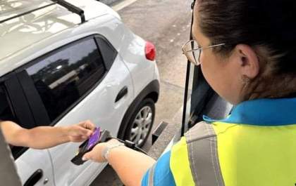 Praças de pedágio no interior de SP adicionam nova forma de pagamento com cartão por aproximação