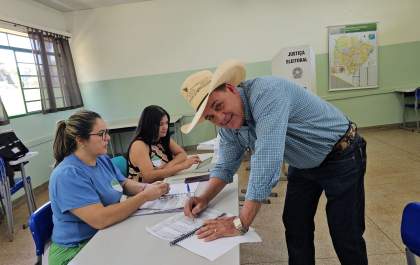 Angelo Guerreiro votou no distrito de Arapuá nesta manhã