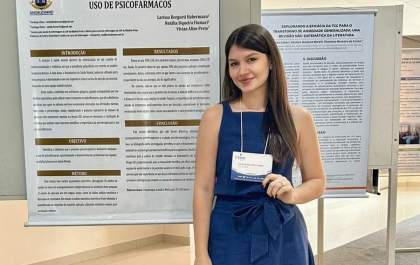 Psicóloga formada no Unisalesiano apresenta trabalho em congresso de saúde mental