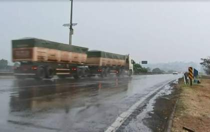 Chuva fraca alivia calor intenso e ajuda a dissipar fumaça de queimadas no noroeste de SP