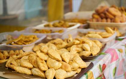 Do bolo salgado aos salgadinhos: como montar um cardápio perfeito para festas infantis