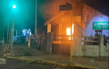 Incêndio atinge prédio histórico na região central de Araçatuba
