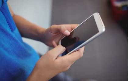 Proibir ou limitar?: Especialista opina sobre os efeitos do celular no cérebro