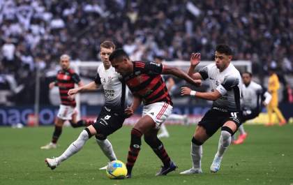 Flamengo segura empate com Corinthians e avança à terceira final consecutiva da Copa do Brasil