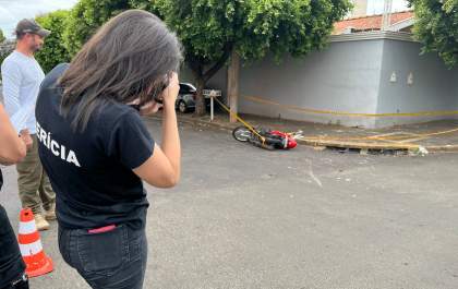 Morre jovem de 21 anos que conduzia Biz atingida por carro na Cussy