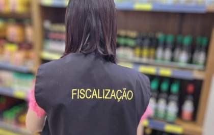 Procon de TL fiscaliza presença de azeite de oliva impróprios para consumo em estabelecimentos