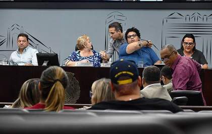 Câmara decidirá na terça se posse dos eleitos será às 10h ou às 16h
