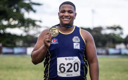 Atleta de Araçatuba é campeão mundial escolar no arremesso do peso