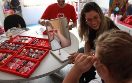 80 crianças são atendidas por projeto que oferece exames oftalmológicos e óculos gratuitos
