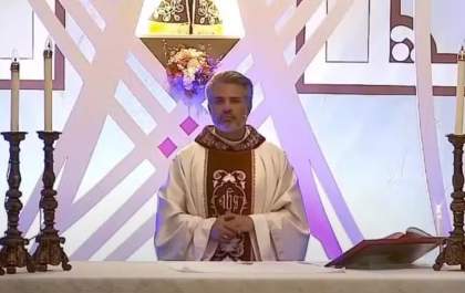 Diocese afasta padre que teve imagens viralizadas na web com partes íntimas expostas