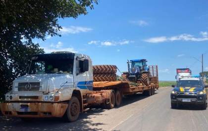 PRF apreende carreta com placas adulteradas na BR-267