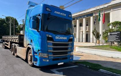 Motorista é preso com 2,5 quilos de ‘supermaconha’ em caminhão