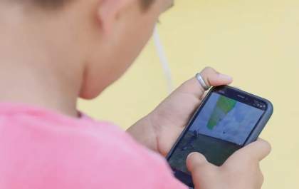 Alesp aprova projeto que proíbe uso de celular nas escolas do estado