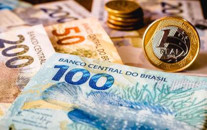Governo já projeta salário mínimo de R$ 1.516 para 2025, com revisão da inflação