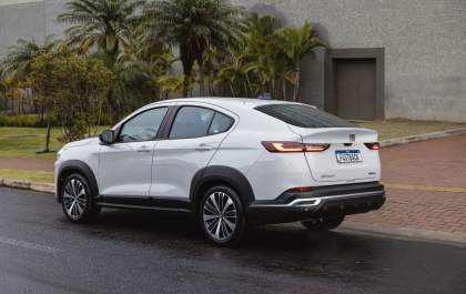 Stellantis aposta em motor híbrido com tecnologia brasileira