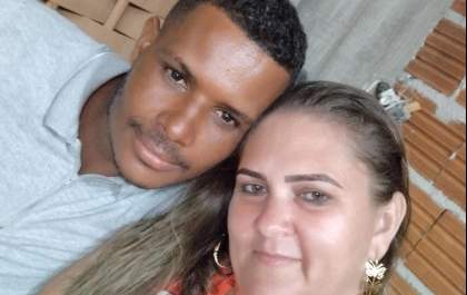 Casal morre ao ter moto atingida por caminhonete sobre ponte em Buritama