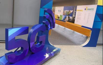 Anatel libera ativação do 5G no país inteiro 14 meses antes do prazo previsto