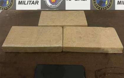 Baep prende homem com pasta base de cocaína em ônibus de sacoleiros em Birigui