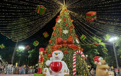 Natal Iluminado na praça Rui Barbosa é oficialmente inaugurado