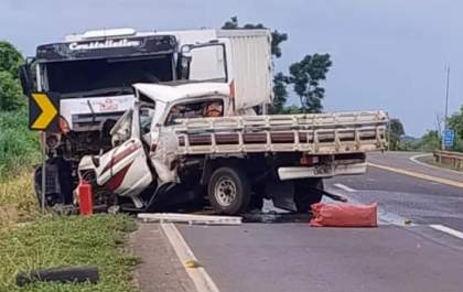 Três idosos morrem em colisão entre caminhonete e caminhão na BR-163