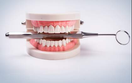 Dentadura: cuidados essenciais para garantir saúde bucal
