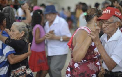 Aumento de 441% nos casos de HIV entre idosos no Brasil em uma década