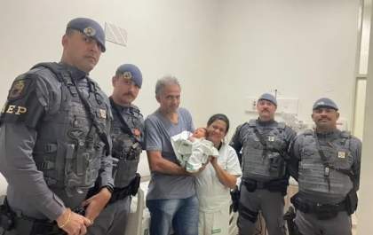 Baep salva bebê de 8 dias de vida que estava engasgado
