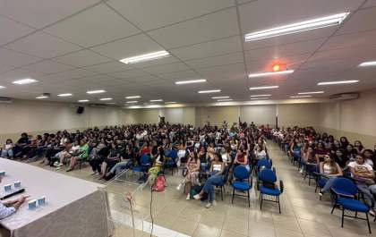 Unisalesiano: mesa-redonda reúne ex-alunos para inspirar futuros biomédicos
