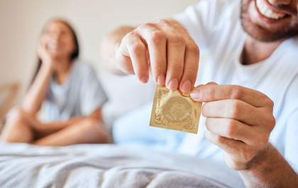 Entenda como a camisinha e o lubrificante evitam a transmissão de HIV e outras ISTs
