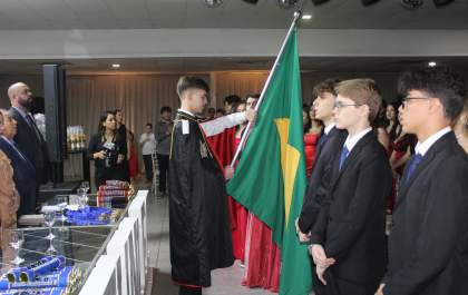 Funlec realiza formaturas do ensino fundamental e médio