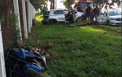 Homem bate carro em moto, tenta se passar por policial da reserva e é preso