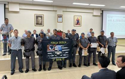 Policiais militares são homenageados em solenidade no Unisalesiano