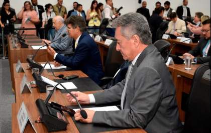 Deputados realizam última sessão do ano na ALEMS