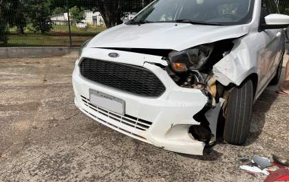 Motociclista fica ferido em colisão com carro na Baguaçu