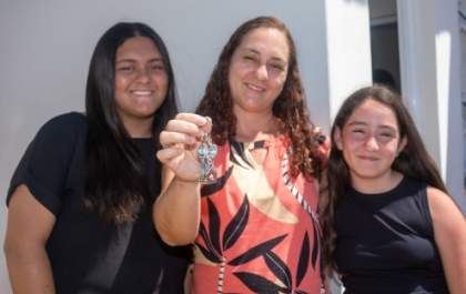 Governo do Estado entrega 106 casas para famílias de Glicério