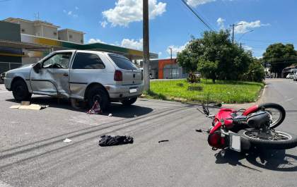 Motociclista tem ferimentos graves em colisão na Waldemar Alves