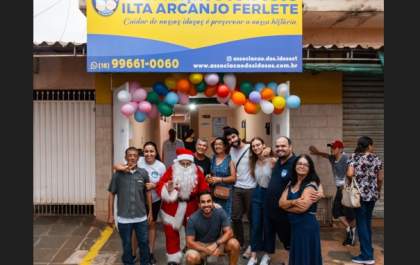 Associação distribui cestas básicas e panetones a 300 idosos
