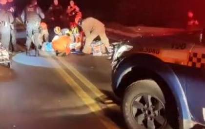 Motociclista sofre grave lesão em colisão com caminhonete na BR-262