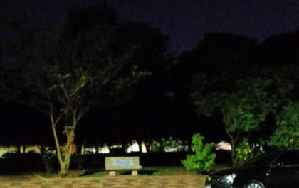 Escuridão em praça preocupa moradores no Panorama