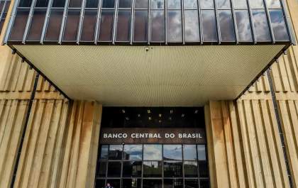 Mercado financeiro estima inflação de 4,99% em 2025, prevê BC